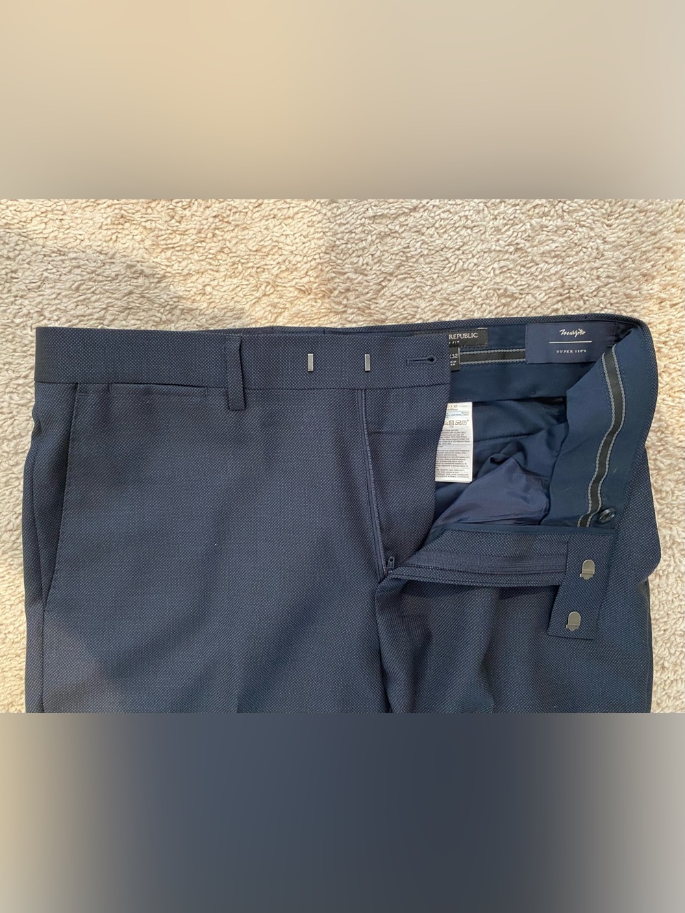 Banana Republic Men's Suit- Marzotto Super 110 Navy Birdseye 40R, 32x32 - Picture 13 of 15